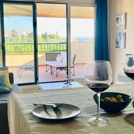 2 Bedroom Flat With Stunning Terrace & View Benalmádena