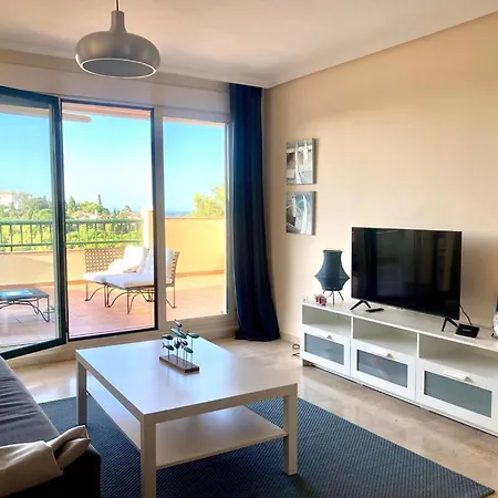 2 Bedroom Flat With Stunning Terrace & View *